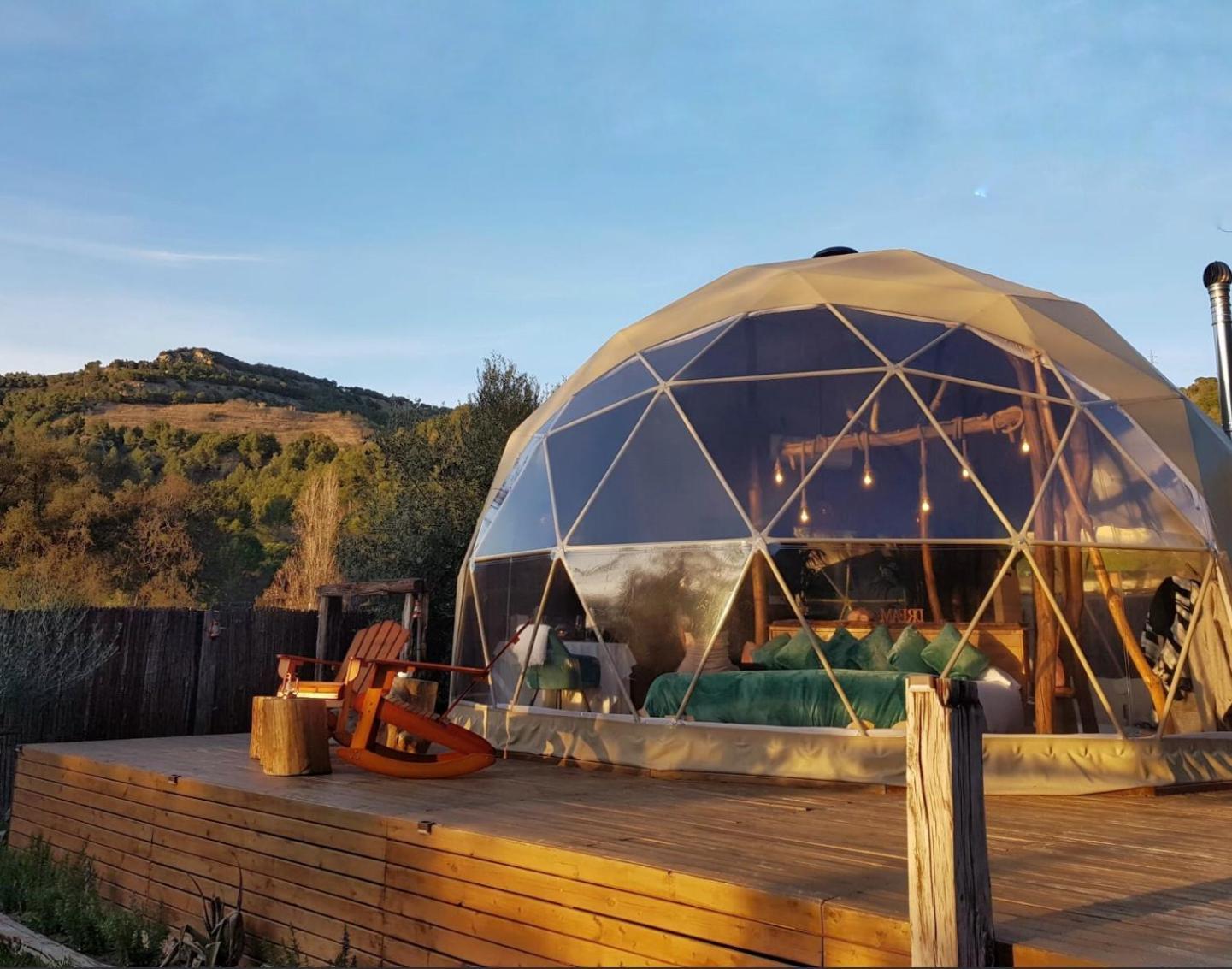 Domo Suites Masia Cal Geperut Бадалона Екстериор снимка