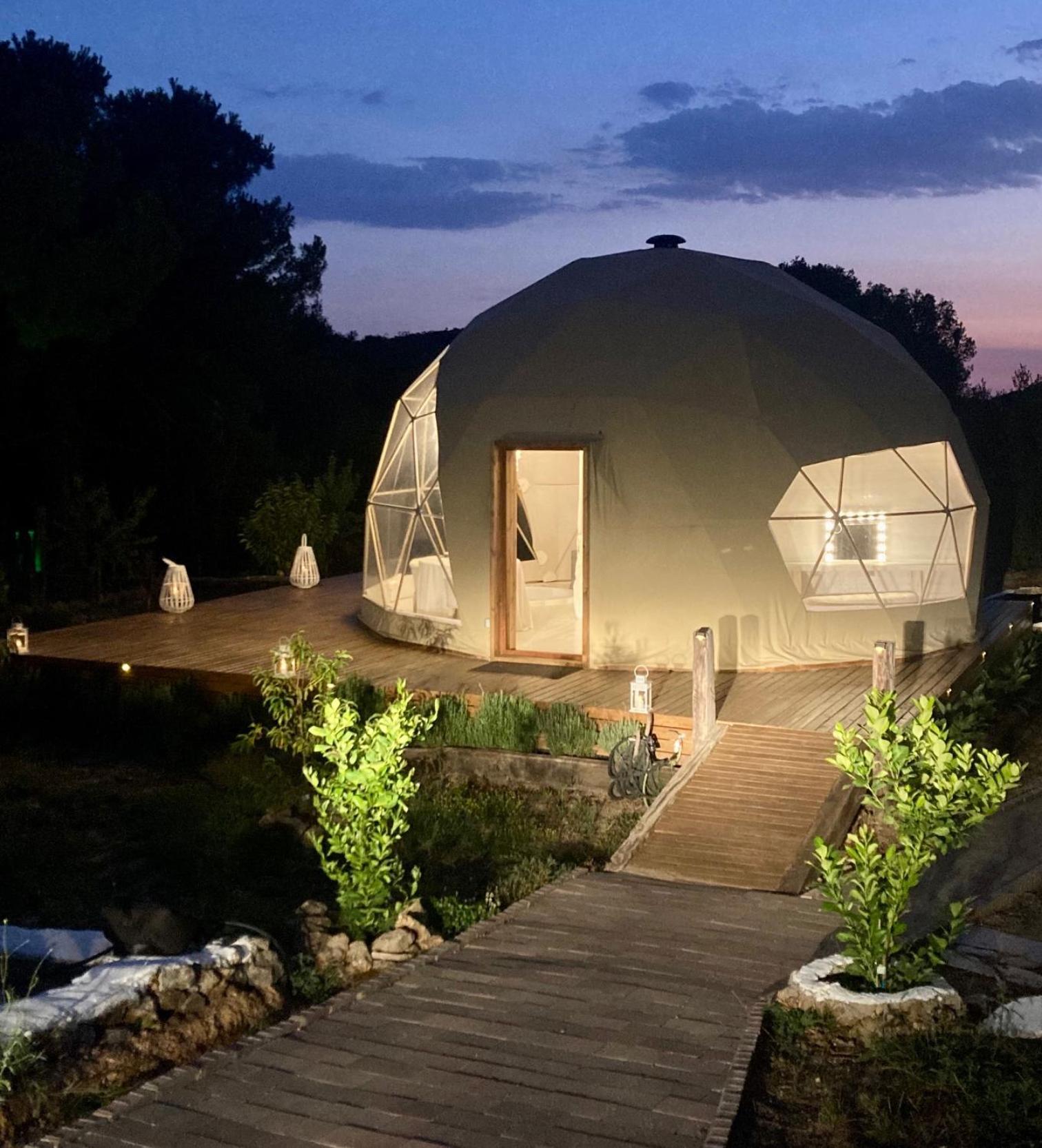 Domo Suites Masia Cal Geperut Бадалона Екстериор снимка