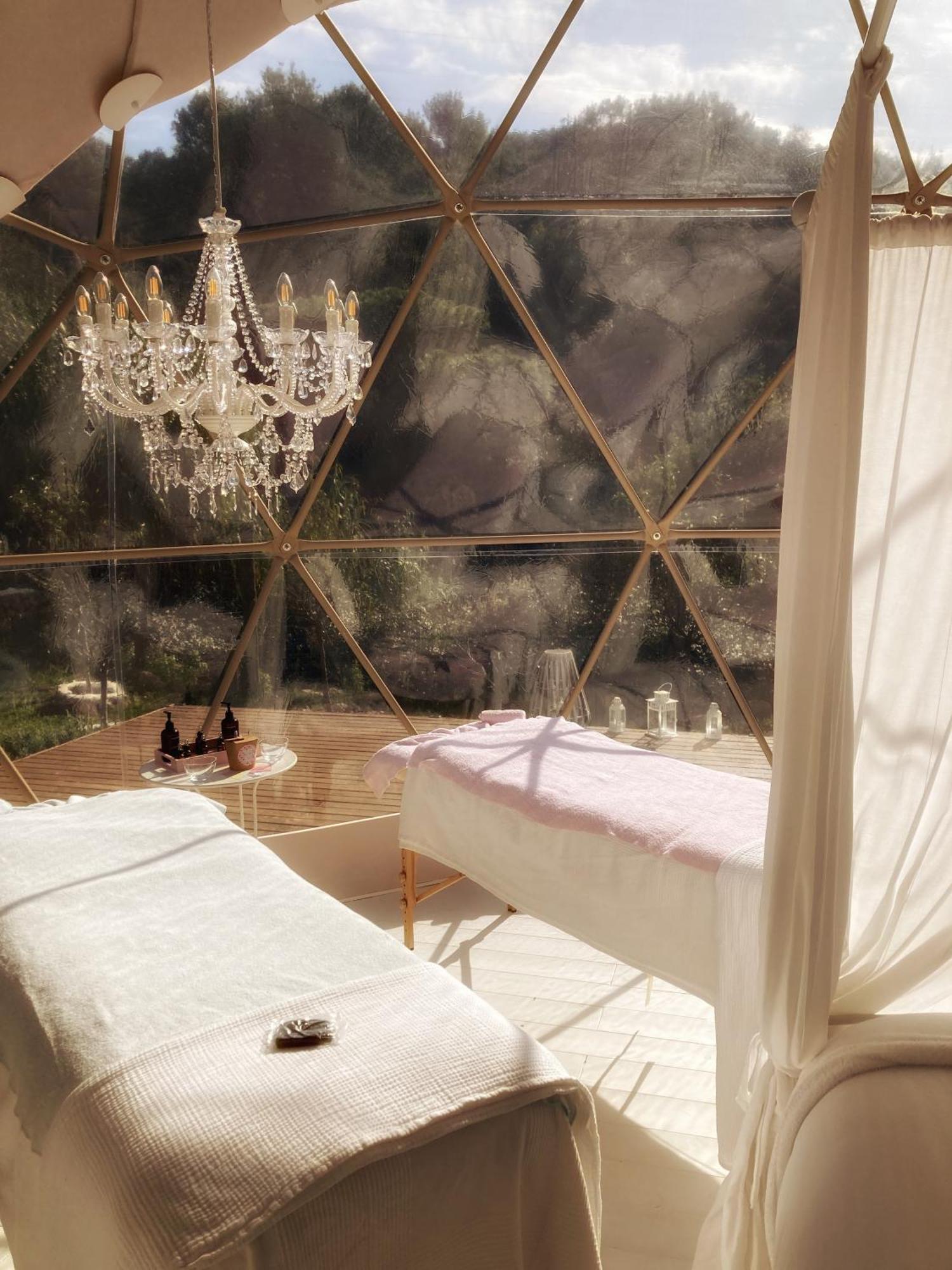 Domo Suites Masia Cal Geperut Бадалона Екстериор снимка
