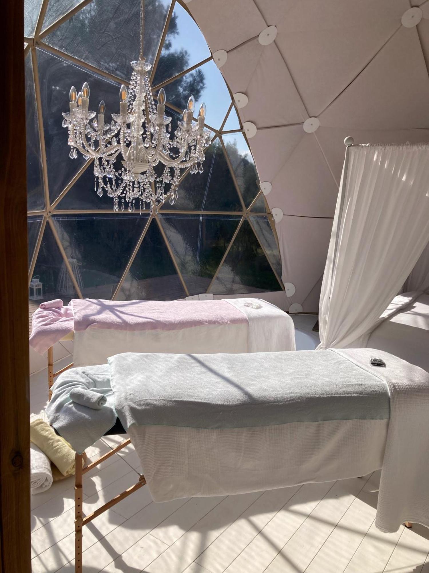 Domo Suites Masia Cal Geperut Бадалона Екстериор снимка