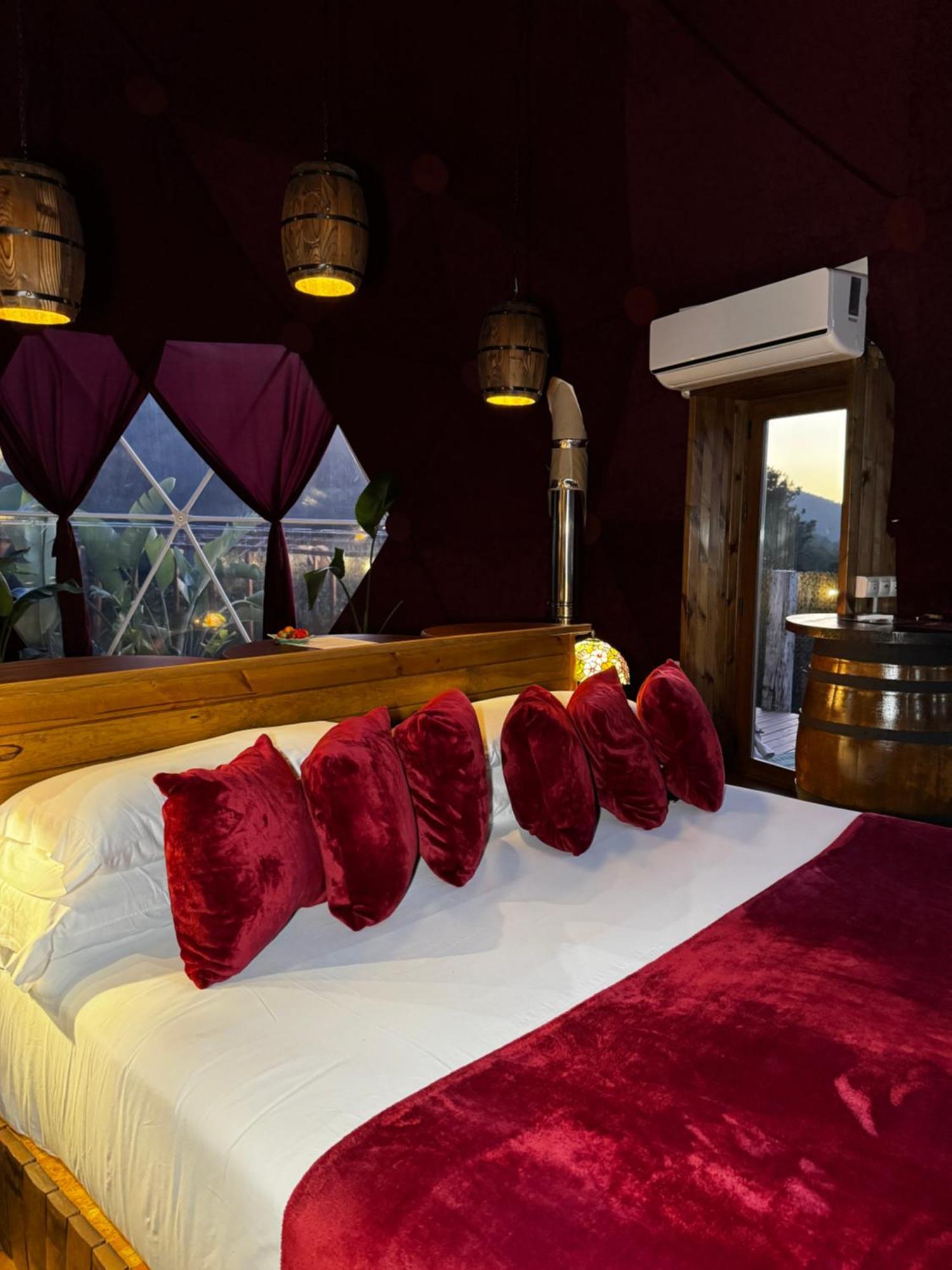 Domo Suites Masia Cal Geperut Бадалона Екстериор снимка